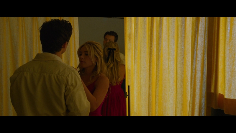 Dont_Worry_Darling_2022_1080p_BluRay__03257.jpg