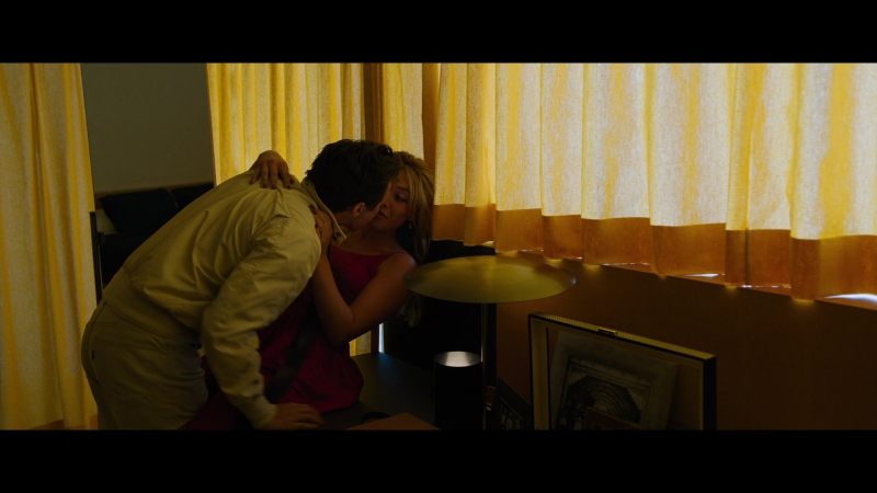 Dont_Worry_Darling_2022_1080p_BluRay__03316.jpg