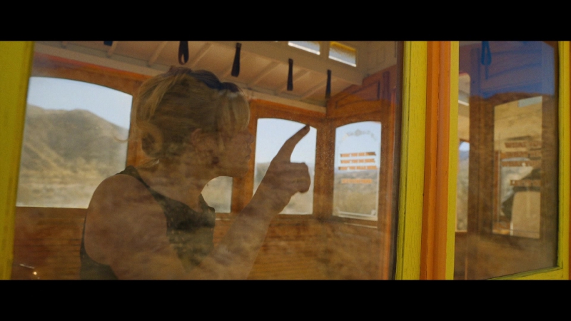 Dont_Worry_Darling_2022_1080p_BluRay__04240.jpg