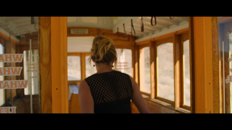 Dont_Worry_Darling_2022_1080p_BluRay__04333.jpg