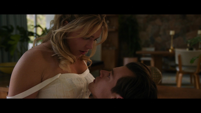 Dont_Worry_Darling_2022_1080p_BluRay__14781.jpg