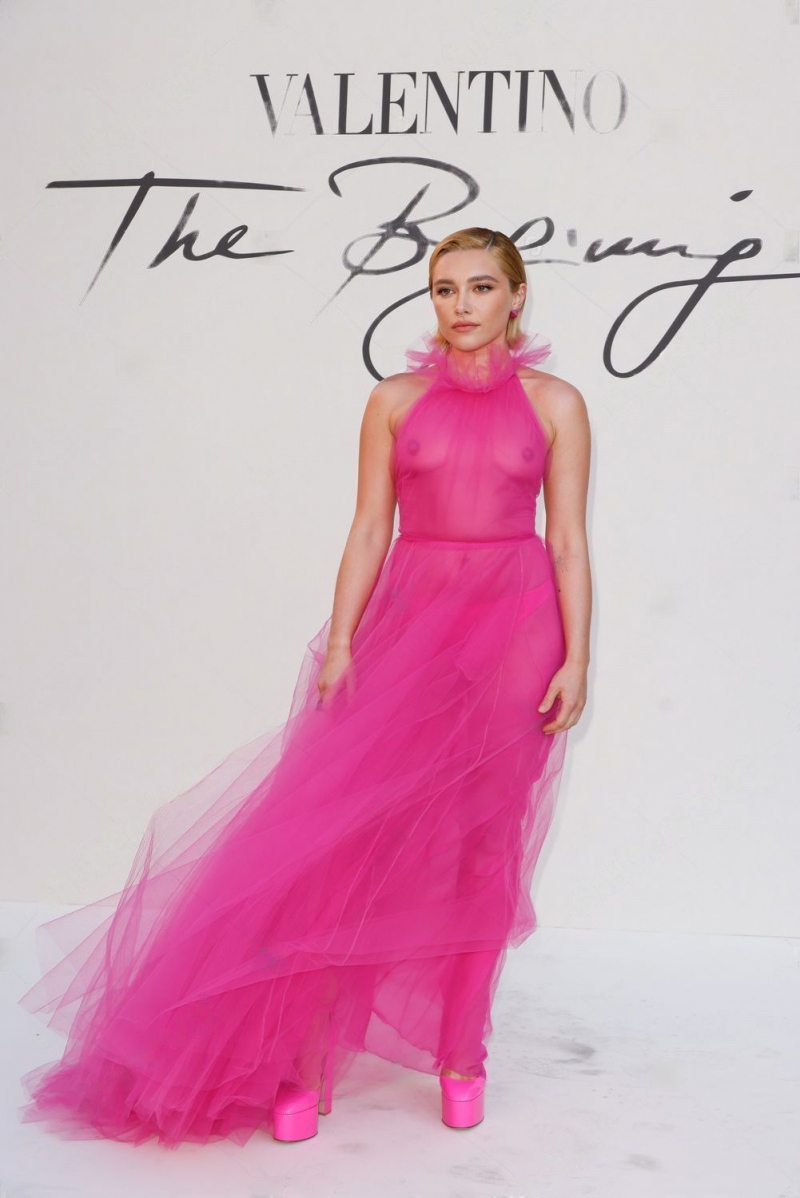 ValentinoHauteCoutureFallWinter_Italy_2022_Arrivals_28229.jpeg
