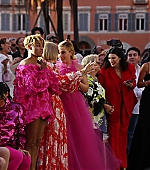 ValentinoHauteCoutureFallWinter_Italy_2022_FrontRow_281329.jpg