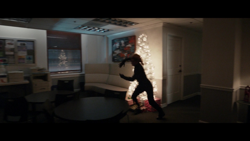 Hawkeye_2021_S01E06_So_This_Is_Christmas_1080p_2907.jpg