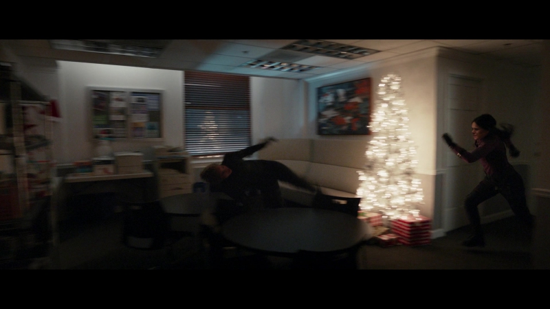 Hawkeye_2021_S01E06_So_This_Is_Christmas_1080p_2908.jpg