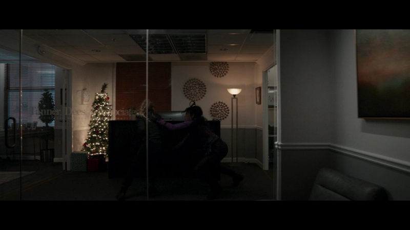 Hawkeye_2021_S01E06_So_This_Is_Christmas_1080p_2968.jpg