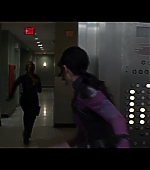 Hawkeye_2021_S01E06_So_This_Is_Christmas_1080p_2789.jpg