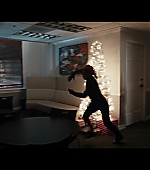 Hawkeye_2021_S01E06_So_This_Is_Christmas_1080p_2907.jpg