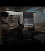 Hawkeye_2021_S01E06_So_This_Is_Christmas_1080p_2909.jpg