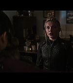 Hawkeye_2021_S01E06_So_This_Is_Christmas_1080p_2949.jpg