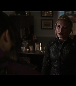 Hawkeye_2021_S01E06_So_This_Is_Christmas_1080p_2959.jpg