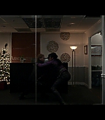 Hawkeye_2021_S01E06_So_This_Is_Christmas_1080p_2969.jpg