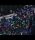 Hawkeye_2021_S01E06_So_This_Is_Christmas_1080p_4820.jpg