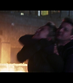 Hawkeye_2021_S01E06_So_This_Is_Christmas_1080p_5386.jpg
