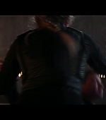 Hawkeye_2021_S01E06_So_This_Is_Christmas_1080p_5419.jpg