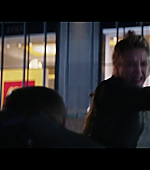 Hawkeye_2021_S01E06_So_This_Is_Christmas_1080p_5551.jpg