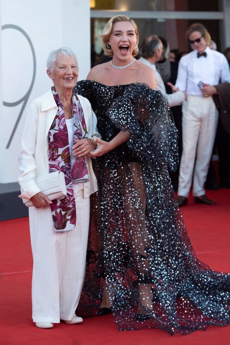 DontWorryDarling_Premiere_Italy_FloGrandma_2022_282529.jpg
