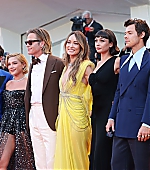 DontWorryDarling_Premiere_Italy_2022_MoreHQs_Group_283129.jpg