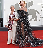 DontWorryDarling_Premiere_Italy_FloGrandma_2022_281029.jpg