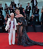 DontWorryDarling_Premiere_Italy_FloGrandma_2022_281829.jpg
