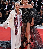 DontWorryDarling_Premiere_Italy_FloGrandma_2022_282029.jpg