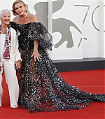 DontWorryDarling_Premiere_Italy_FloGrandma_2022_285229.jpg