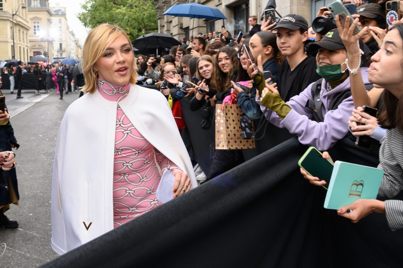 ValentinoWomenswearSpringSumer_2023_PFW_October_AttendingFans_2022_28329.jpg