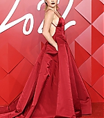 TheFashionAwards_RedCarpet_December_2022_286329.jpg