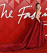 TheFashionAwards_RedCarpet_December_2022_289629.jpg