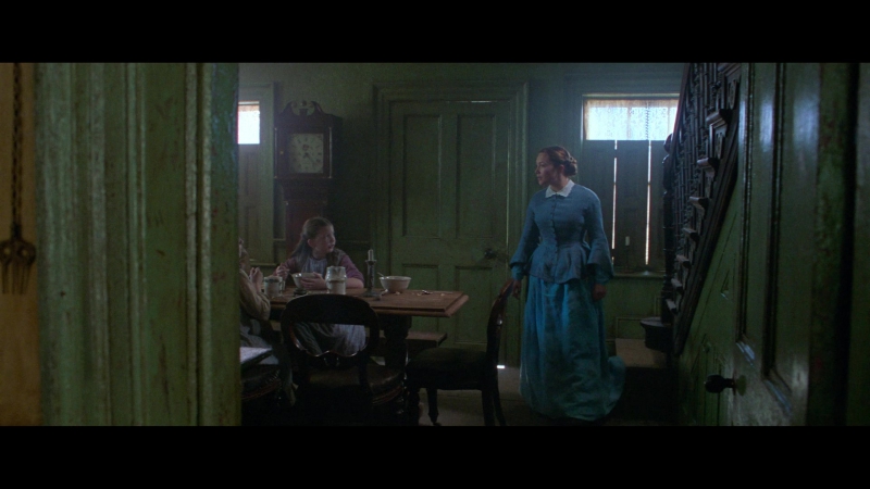 The_Wonder_2022_1080p__00698.jpg