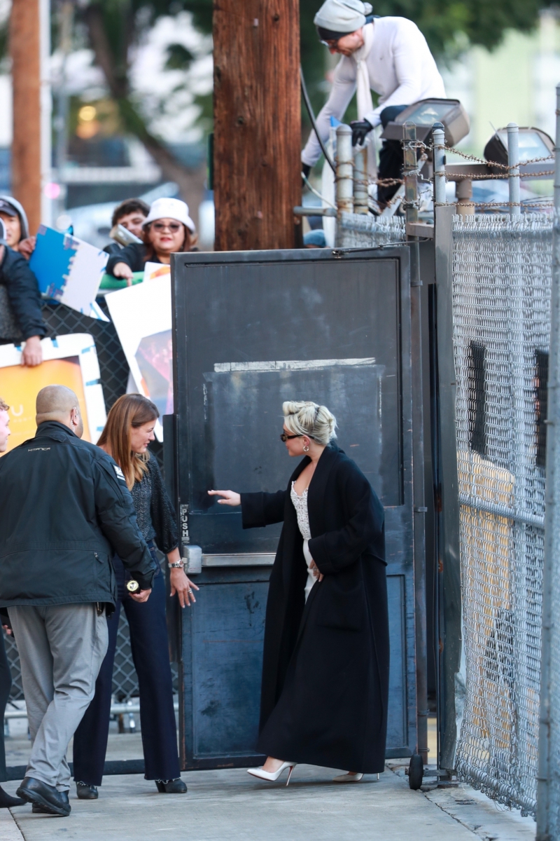 Arriving_Leavng_JimmyKimmelLive21_FPD_281329.jpg