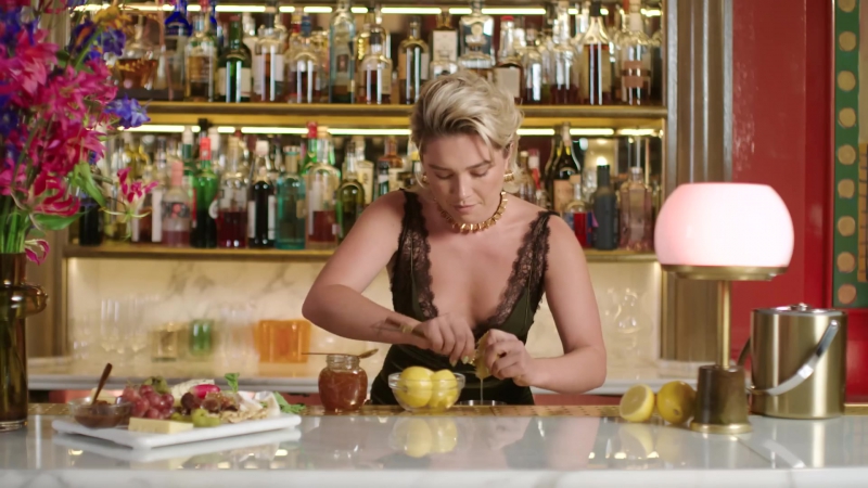 Florence_ClassicCocktails_VogueUK_FPD_1403.jpg