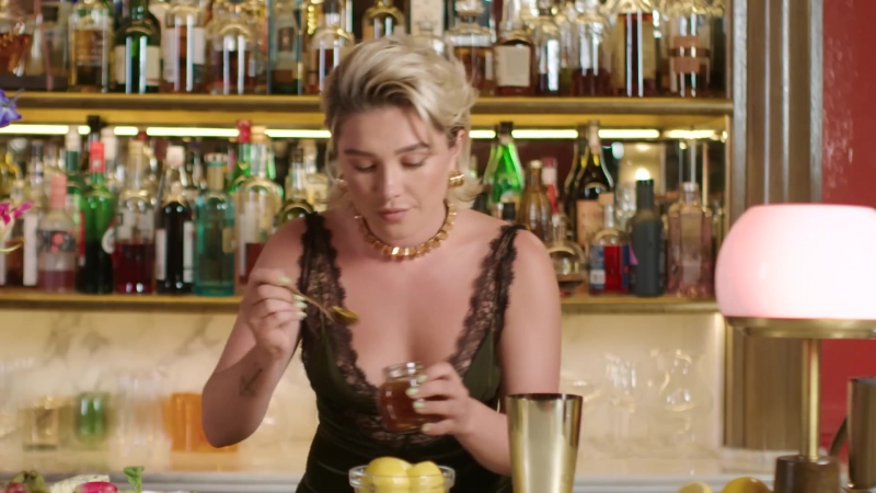 Florence_ClassicCocktails_VogueUK_FPD_1436.jpg
