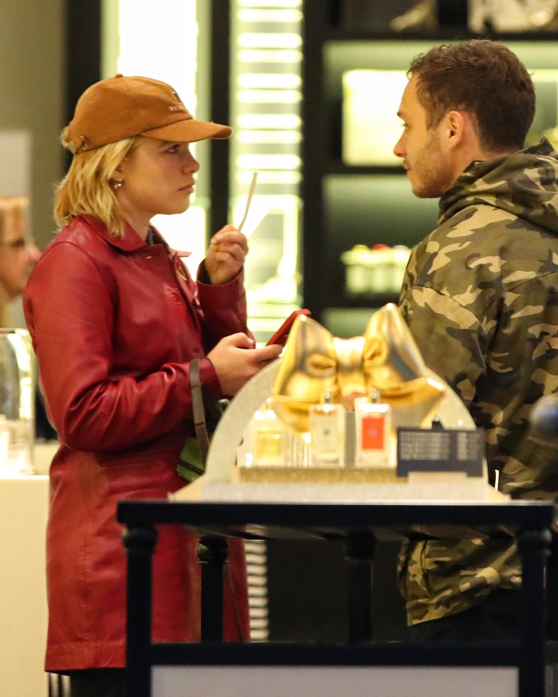 Shopping_London_Dec24_FPD_28529.jpg