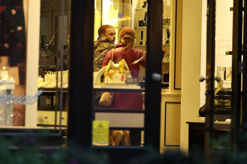 Shopping_London_Dec24_FPD_28929.jpg