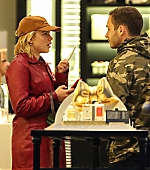 Shopping_London_Dec24_FPD_28429.jpg
