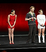 florencepughdaily_cinemacon_presenting_281229.jpg