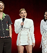 florencepughdaily_cinemacon_presenting_284229.jpg