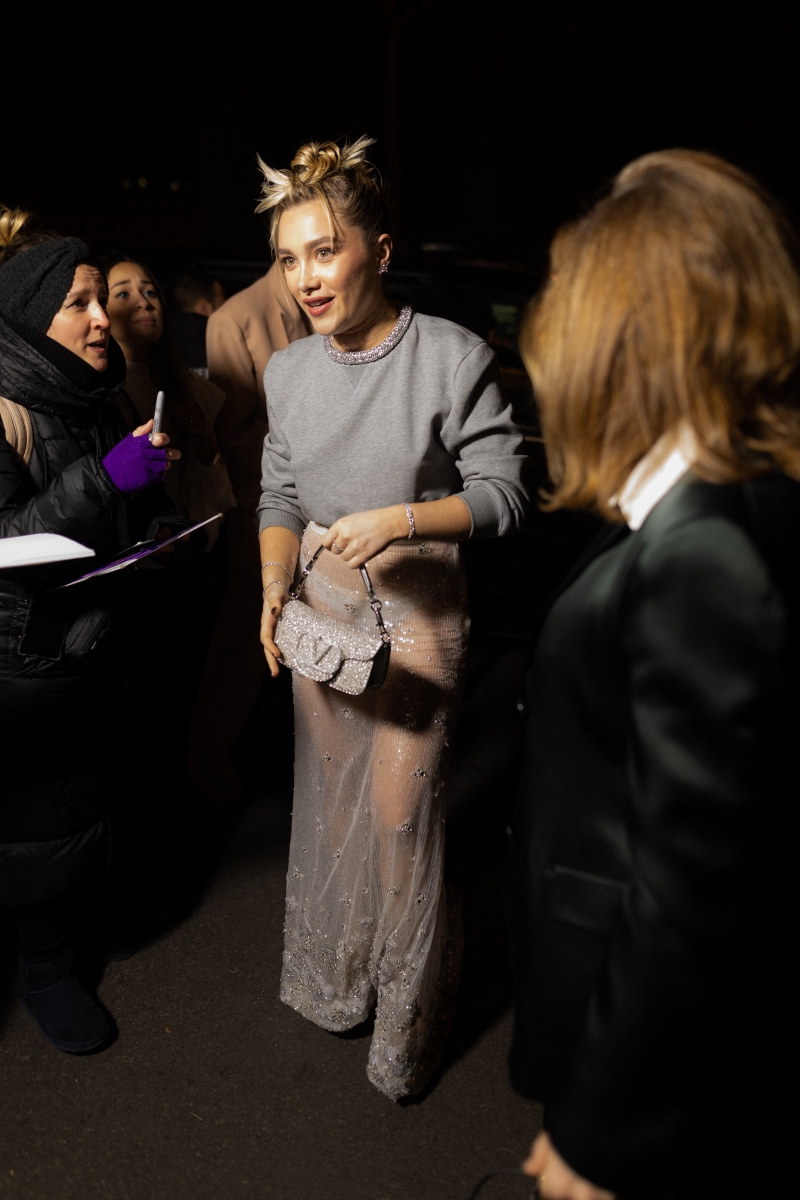florencepughdaily_valentinoshow_281129.jpg
