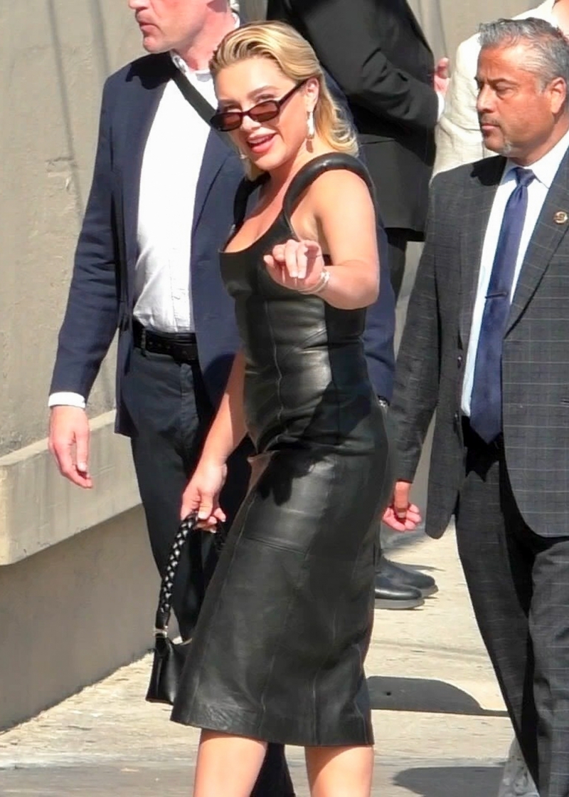 florencepughdaily_jimmykimmeltape_arriving_28129.jpg