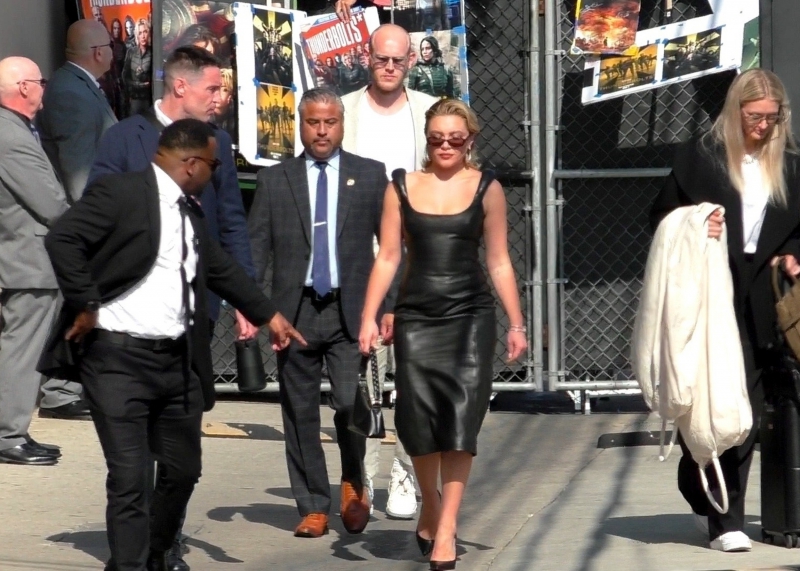 florencepughdaily_jimmykimmeltape_arriving_28829.jpg