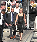 florencepughdaily_jimmykimmeltape_arriving_281029.jpg