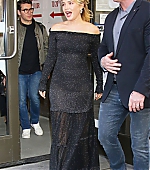 florencepughdaily_livekelly_leaving_2812329.jpg