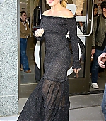 florencepughdaily_livekelly_leaving_2812629.jpg