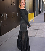 florencepughdaily_livekelly_leaving_2813829.jpg