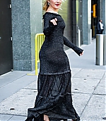 florencepughdaily_livekelly_leaving_281929.jpg
