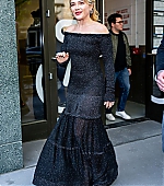 florencepughdaily_livekelly_leaving_282829.jpg