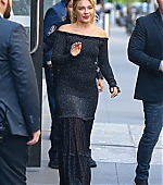 florencepughdaily_livekelly_leaving_284429.jpg