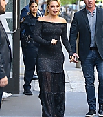 florencepughdaily_livekelly_leaving_284529.jpg