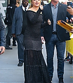 florencepughdaily_livekelly_leaving_284829.jpg